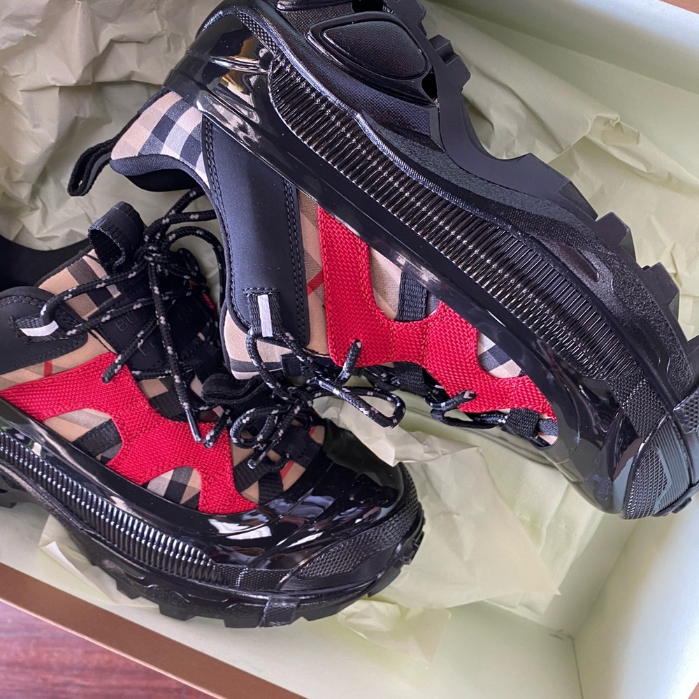 Burberry sneakers